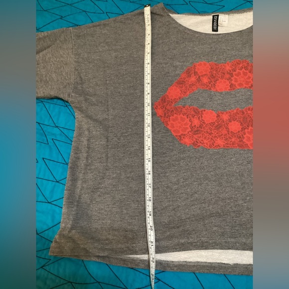 EUC Brand: Divided Grey top with‎ Red Lips - Picture 4 of 5